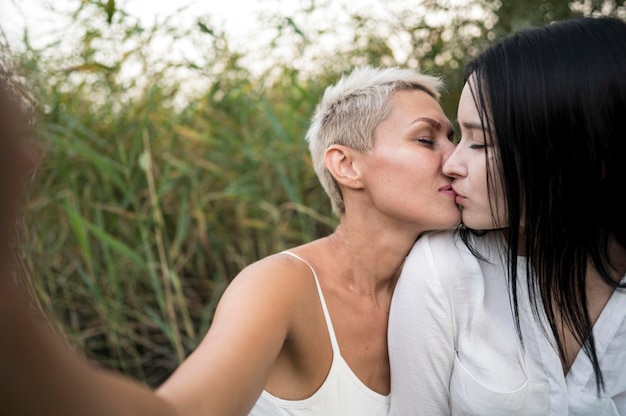 mature horny lesbians