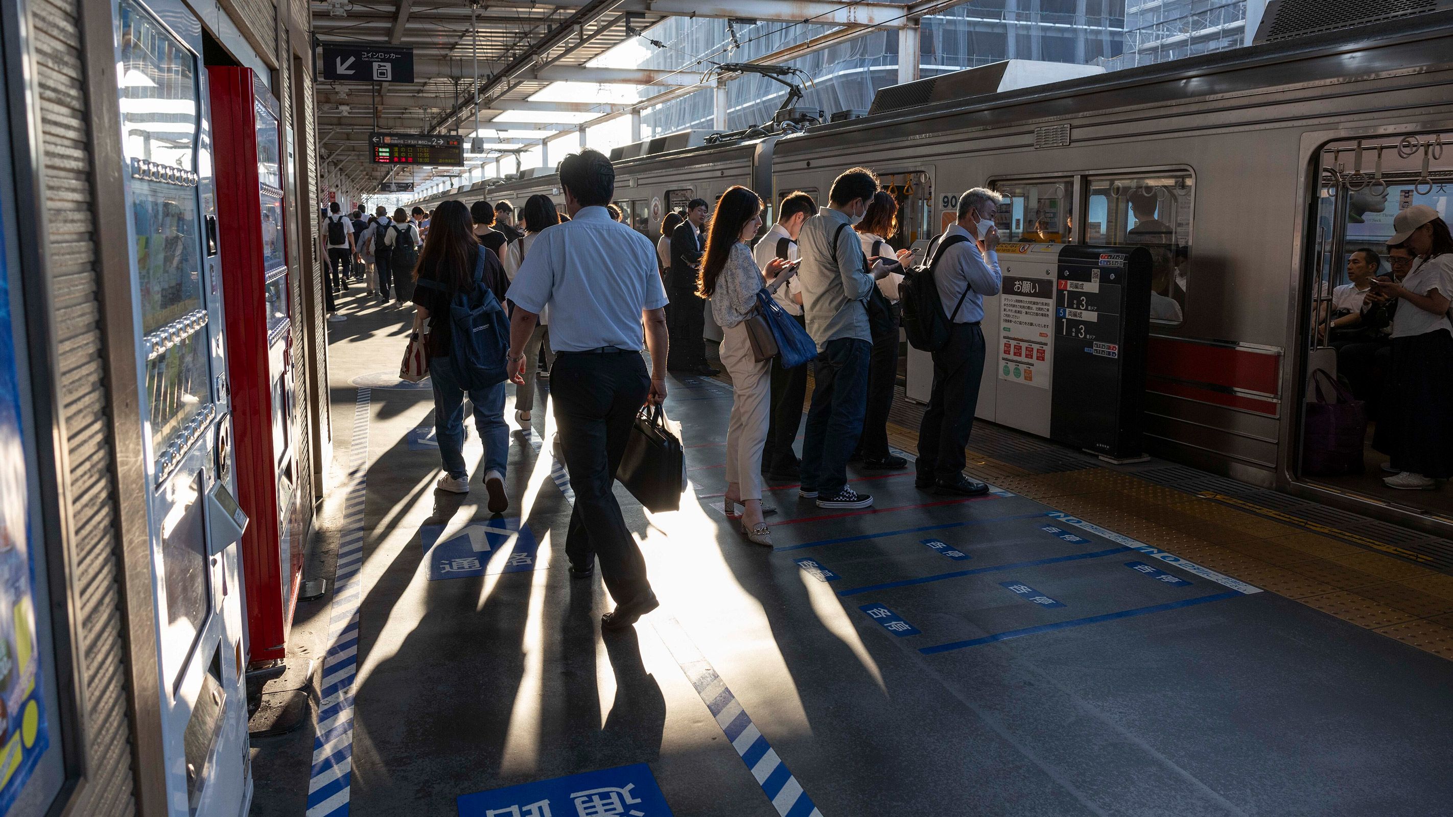 david gyenes recommends japanese train groped pic