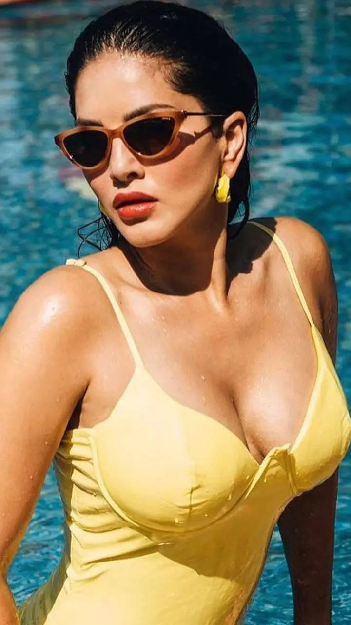 sunny leone glasses