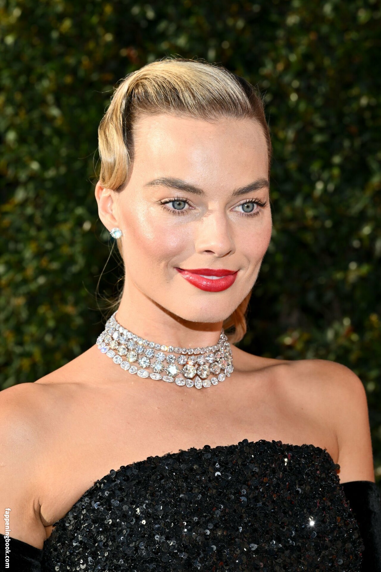 margot robbie full frontal nude scene - eve lawrence doctor gilf and bbc