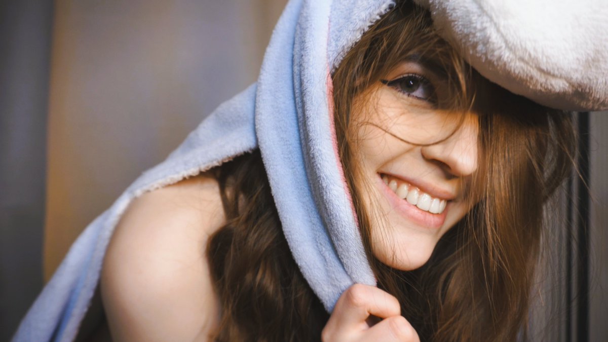 tossy flossy - sharking naked desperation wetting videos