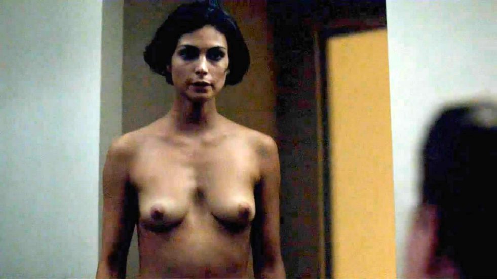 morena baccarin boobs