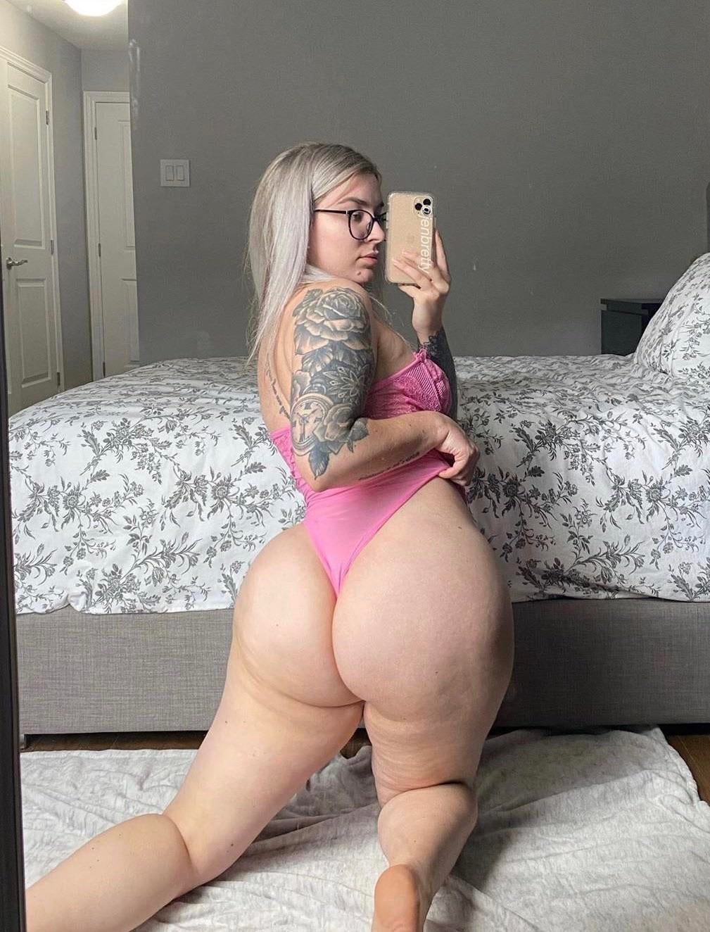 carolyn light recommends Pawg In Pink