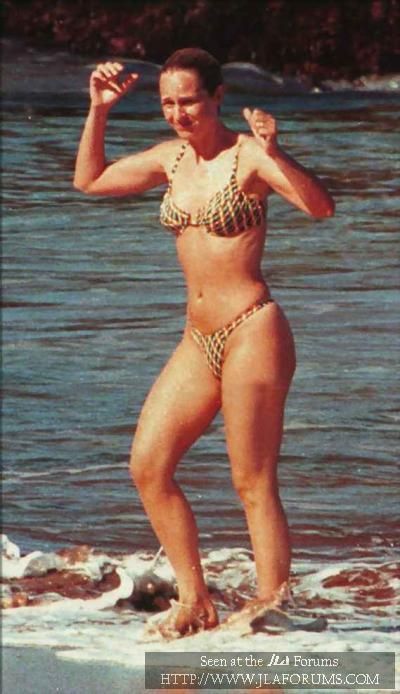 bhavika babbar recommends helen hunt bikini pic