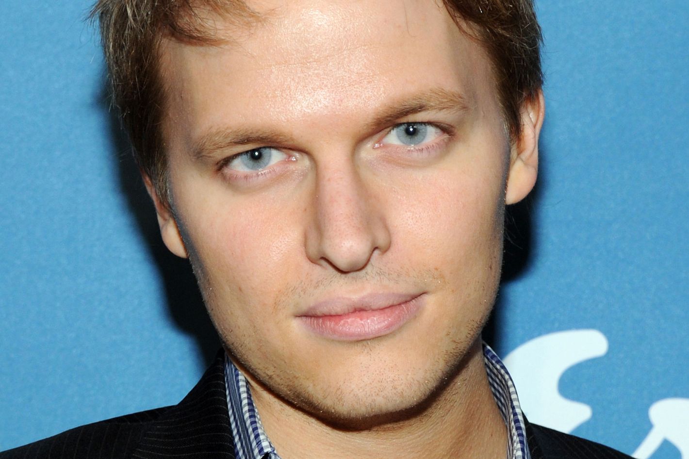 albert bergonia add ronan farrow naked photo