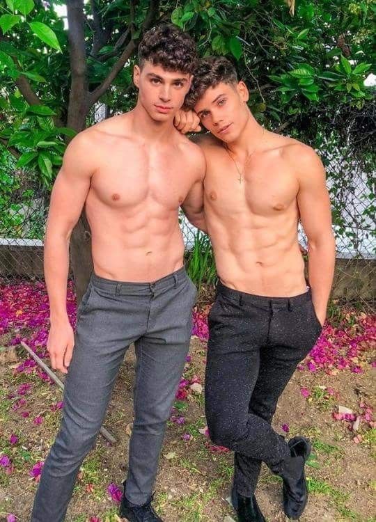loving twinks - gf shared with friend sofie reyez handjob