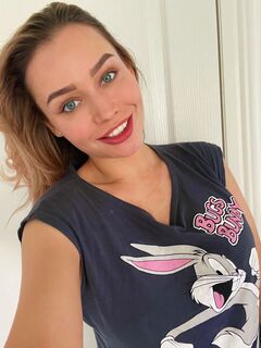 damla akkaya recommends Alice Redlips