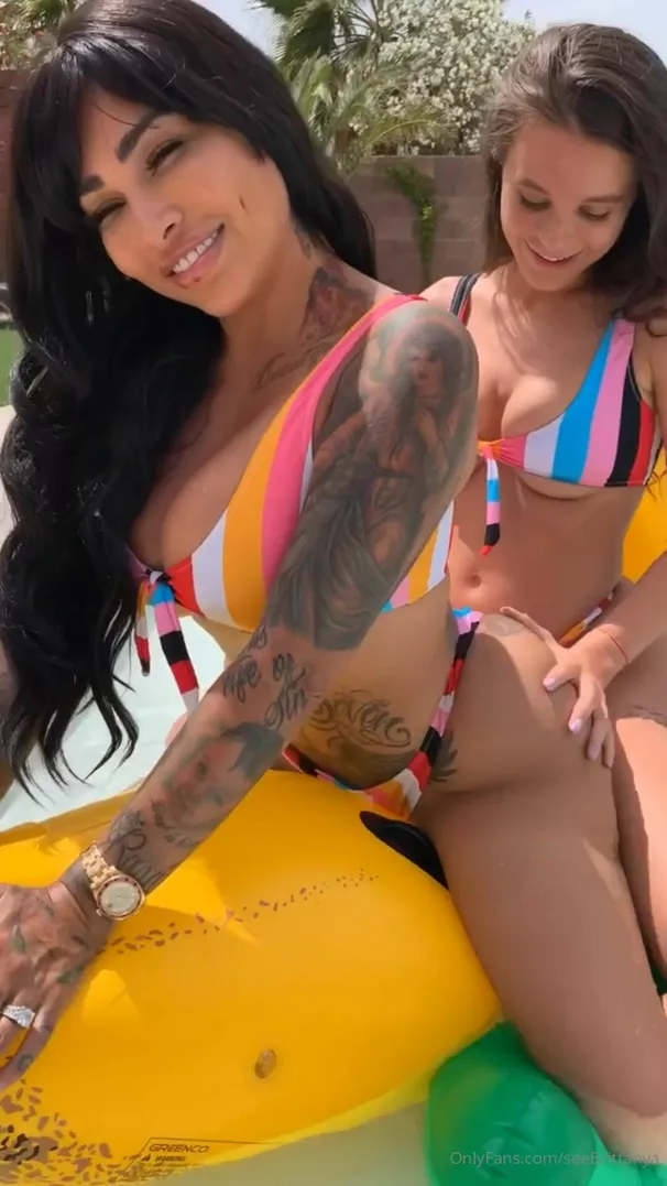 Anorei collins pics houten ass Brittanya Razavi Lesbian Porn long hair