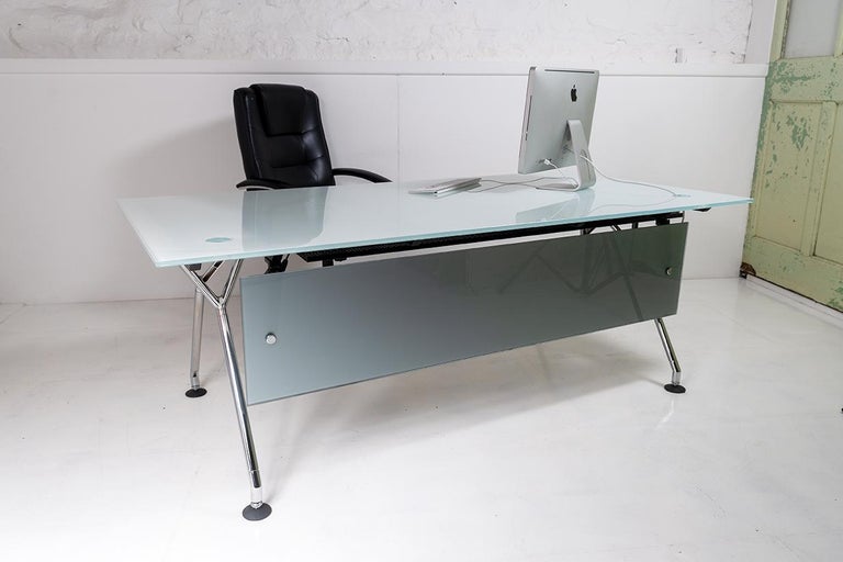 donna kellner recommends Costanza Calabrese Translucent Desk