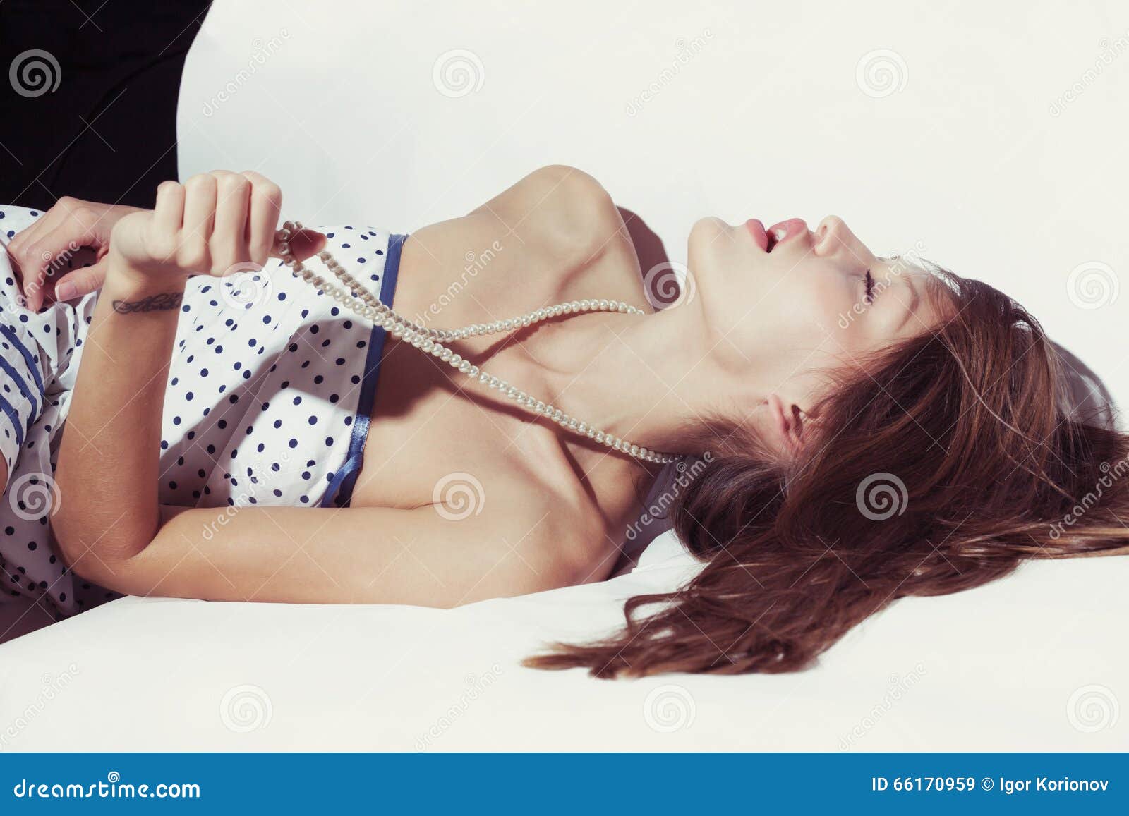 devin frins recommends hot girl moaning pic