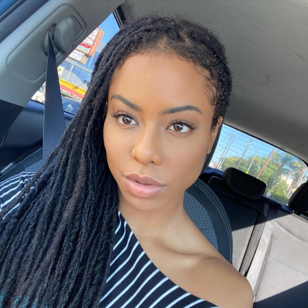 caroline ward share ebony onlyfans photos