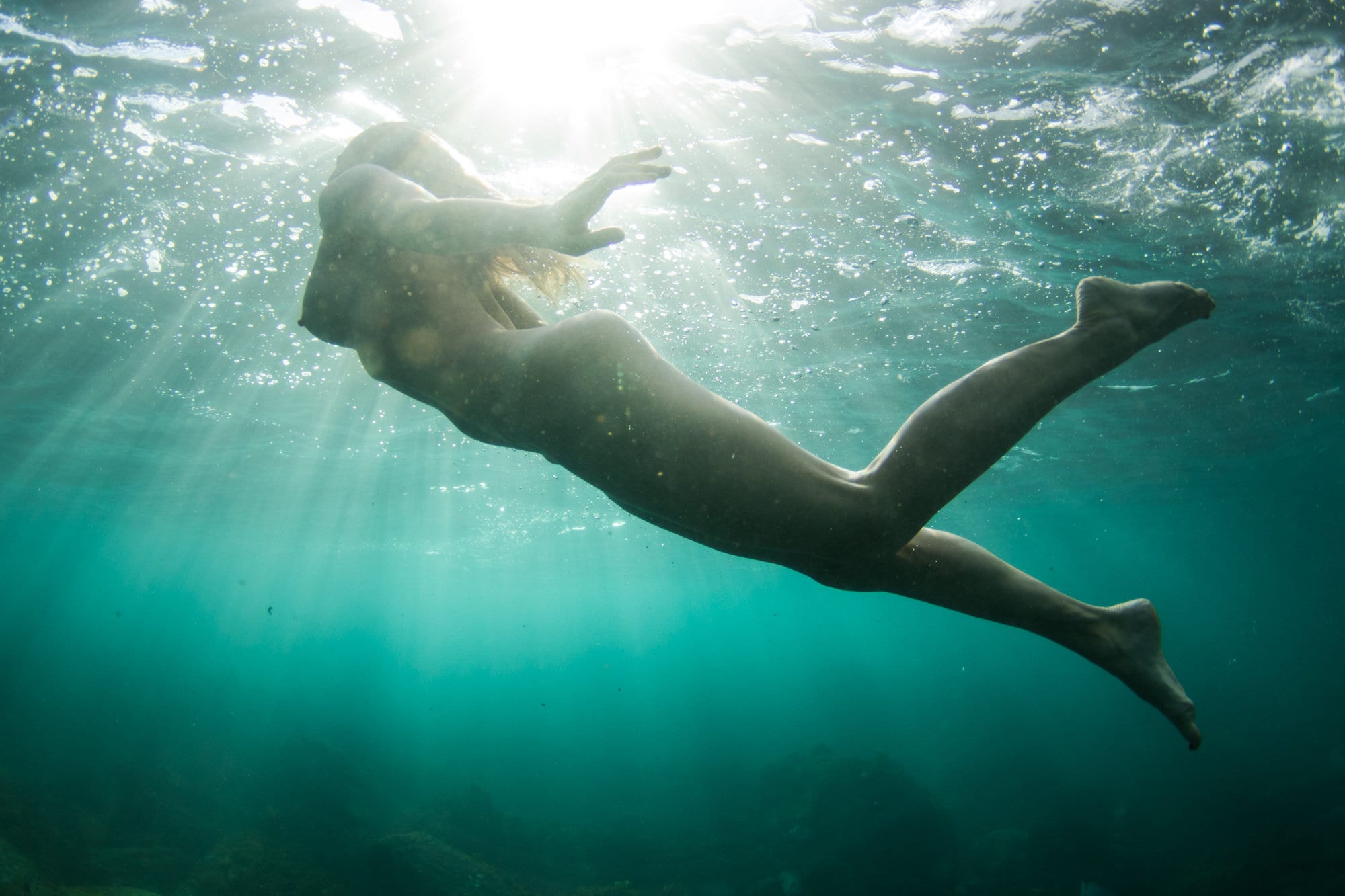 desmond bell add photo nude women underwater