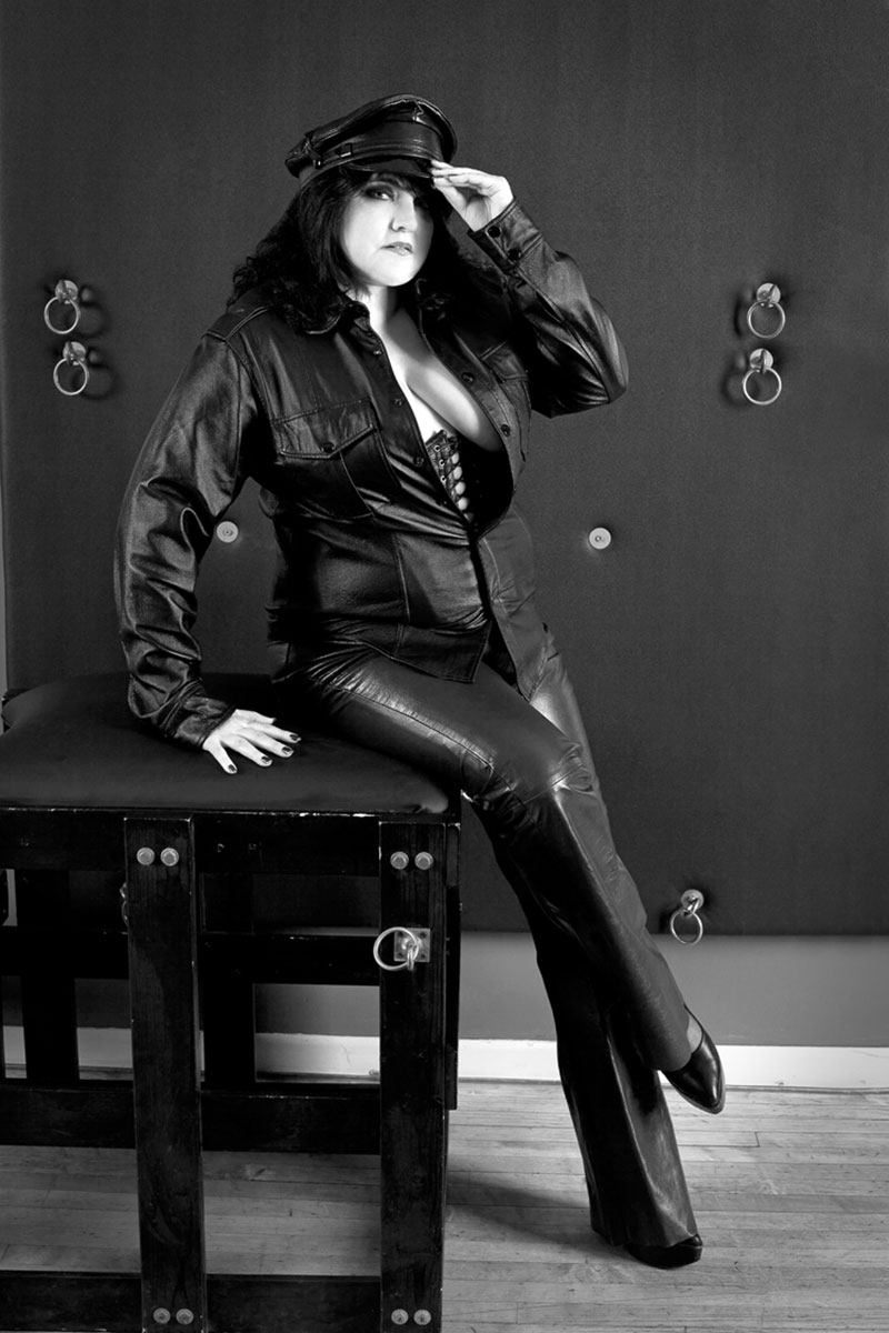 amanda gurnick recommends leather dominatrix pic