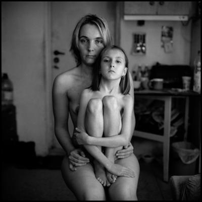 mother and daughter nude photoshoot