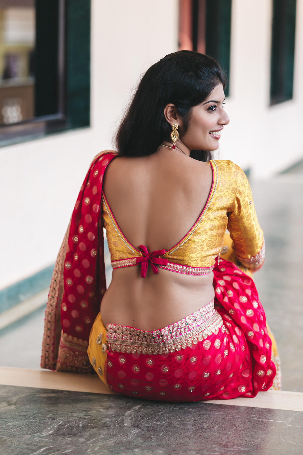 Saree Seducing e thumb