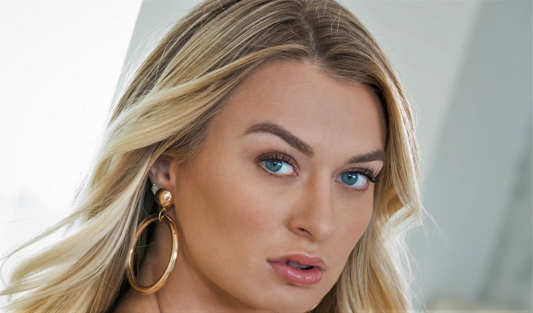 caroline barnfather share oily massage erotic