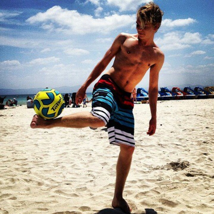 dan courtenay recommends Twinks At The Beach
