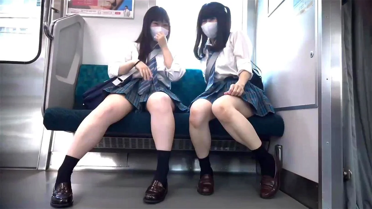 apoorva mohan recommends Upskirts On Trains