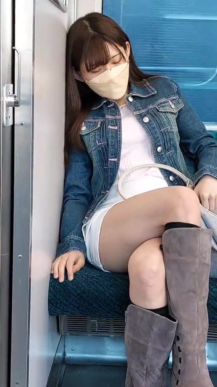 cheryl fortier recommends upskirts on trains pic